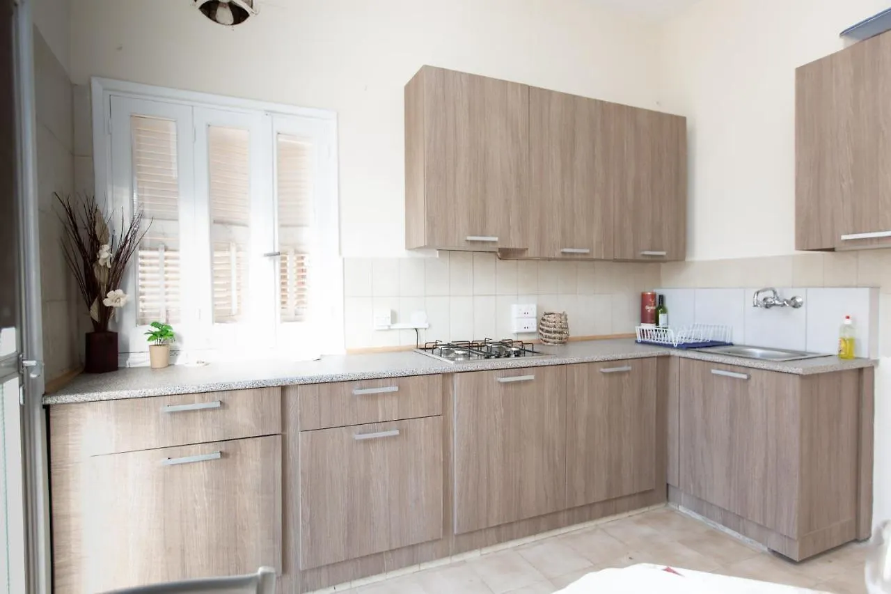 Laila'S Cozy Garden House & Studio Larnaca Guest house