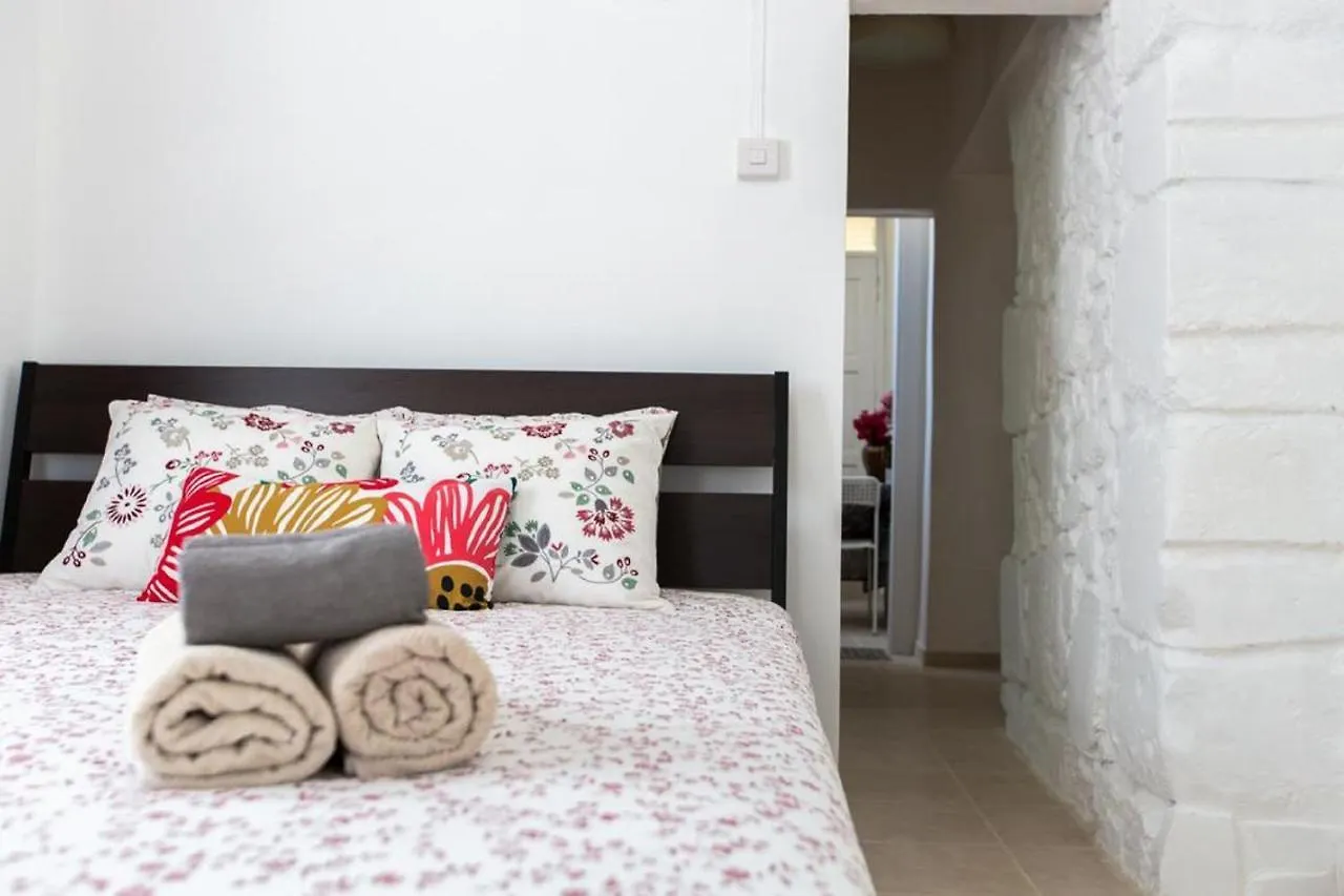 Laila'S Cozy Garden House & Studio Larnaca Guest house